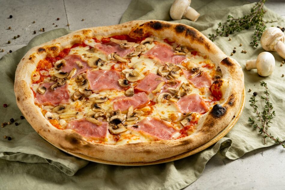 PICA AR ŠĶIŅĶI UN SĒNĒM